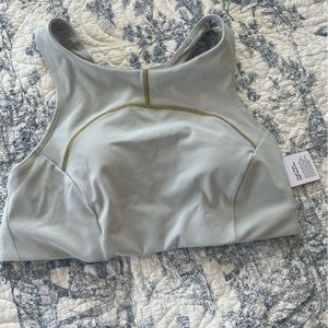 NWT never been worn tough train high neck lululemon sports bra